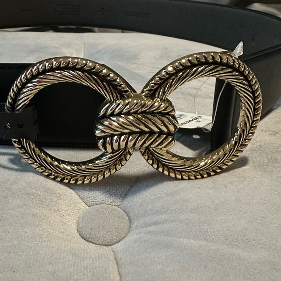 NWT - Black Belt with Gold Buckle - Size M - Picture 5 of 10